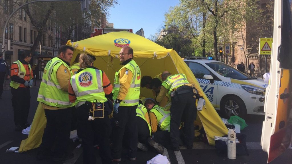 Una mujer de 80 años herida muy grave tras ser atropellada en el barrio ...