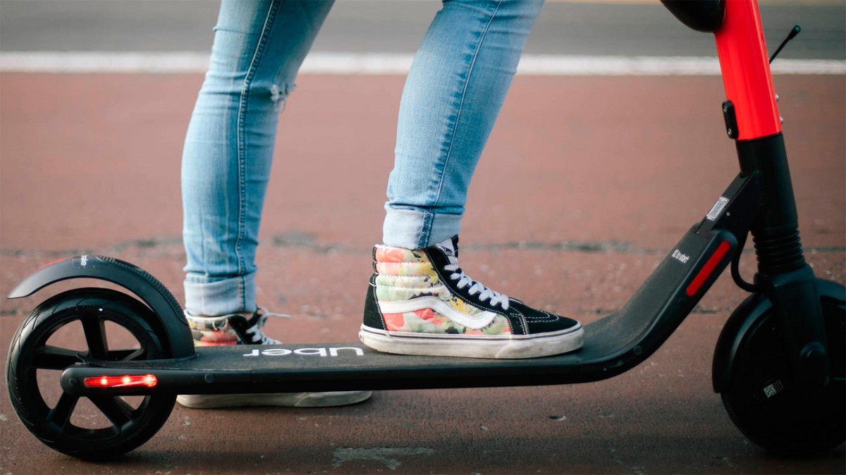 Uber busca adquirir servicio de patines eléctricos