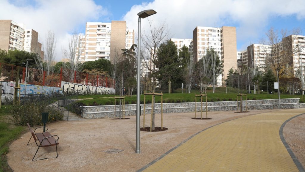 El barrio del Pilar estrena el jardín de Ribadavia con ...